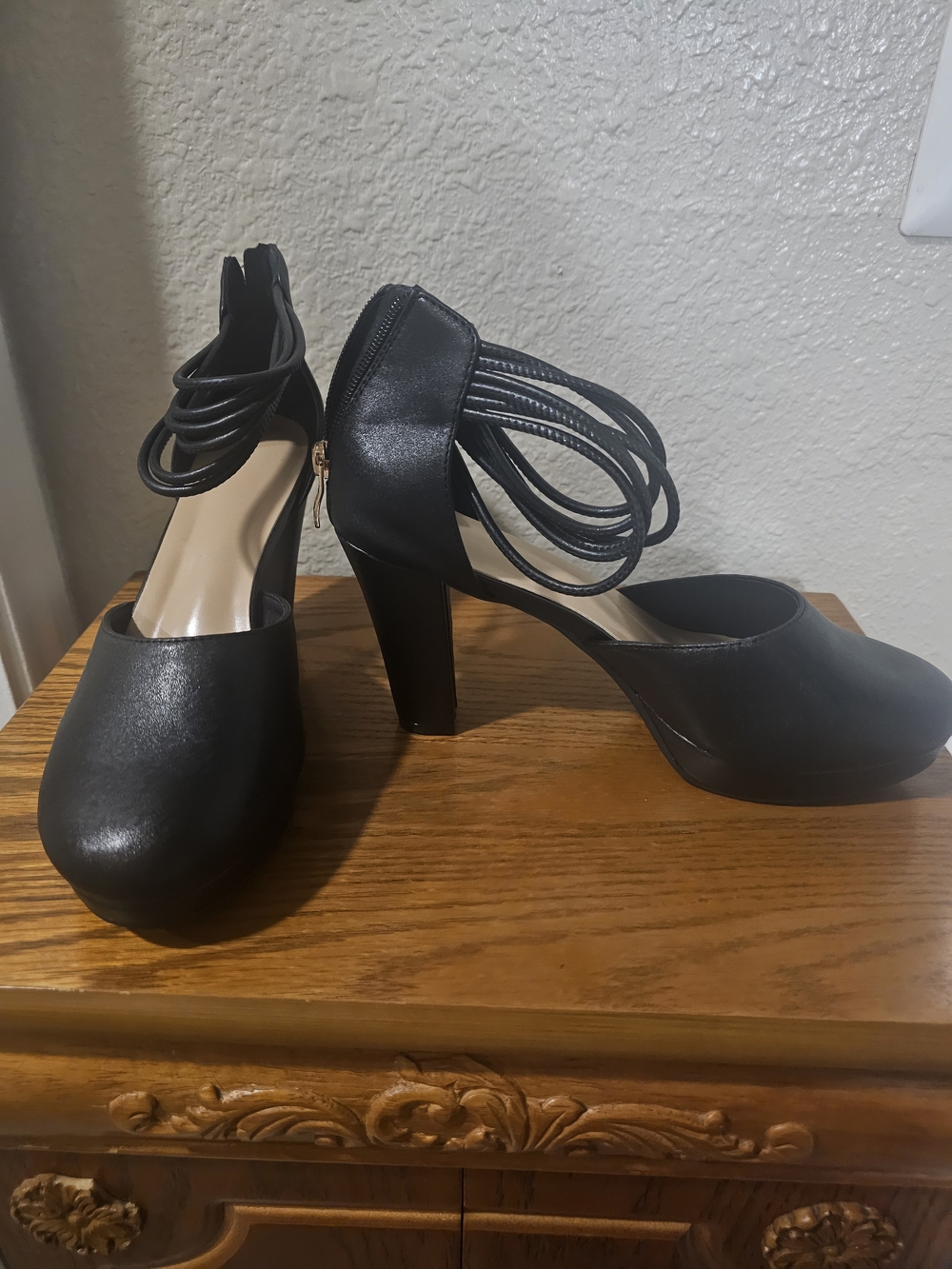 Black Ankle Strap Block Heel Pumps – Women's Size 9 – Worn Once